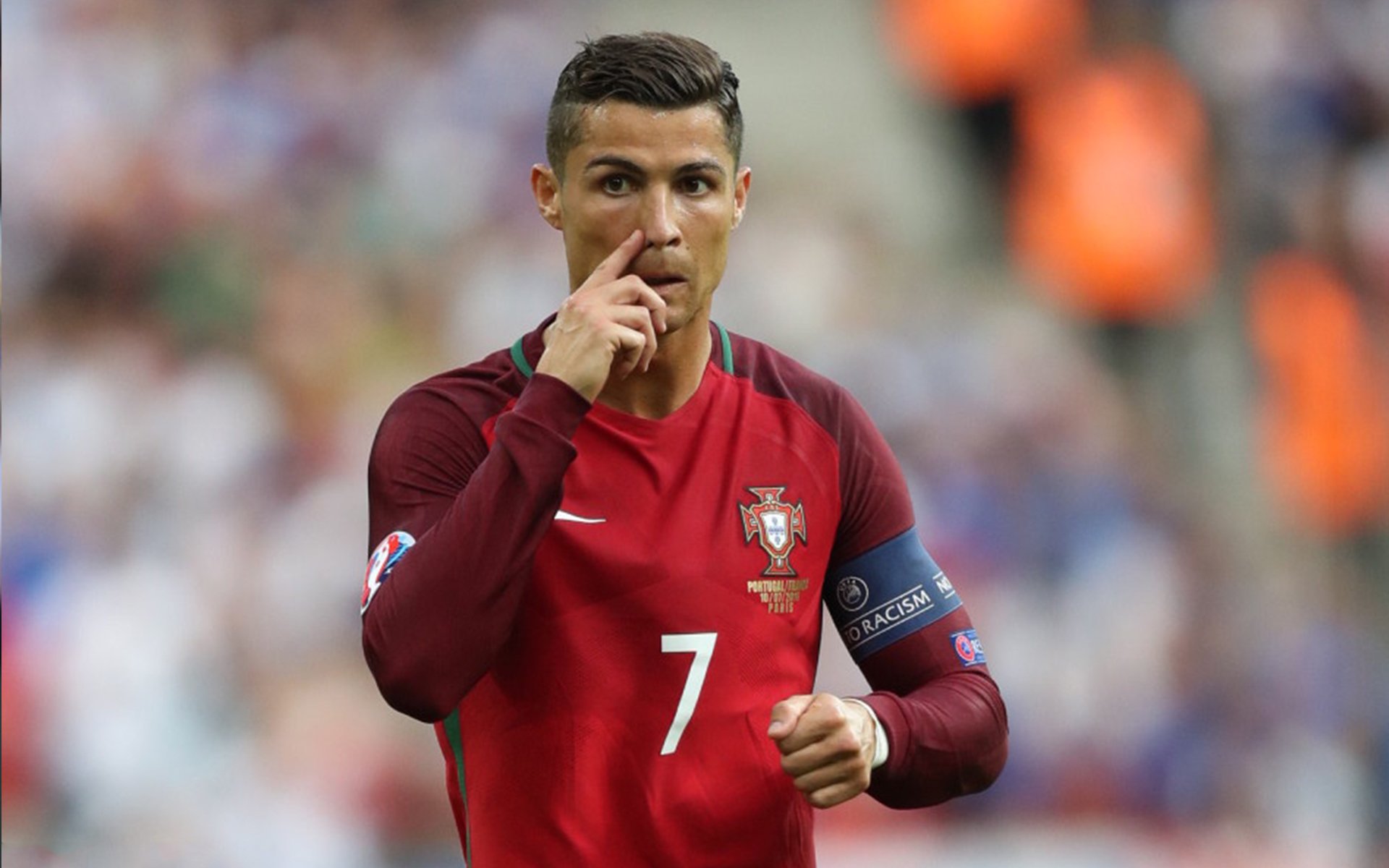 明天全运会首战!球迷偶遇男篮球员余嘉豪抵达北京国际机场,男蓝余嘉豪