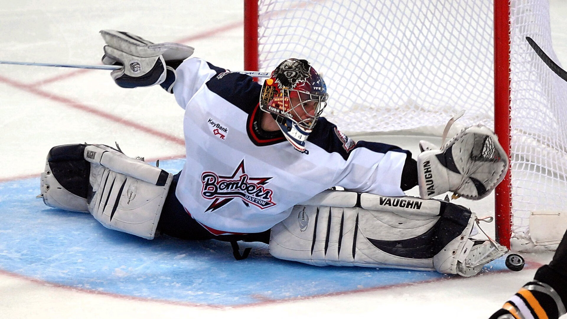 76人中锋在对抗训练中完成强硬封盖引爆全场，76人三大中锋