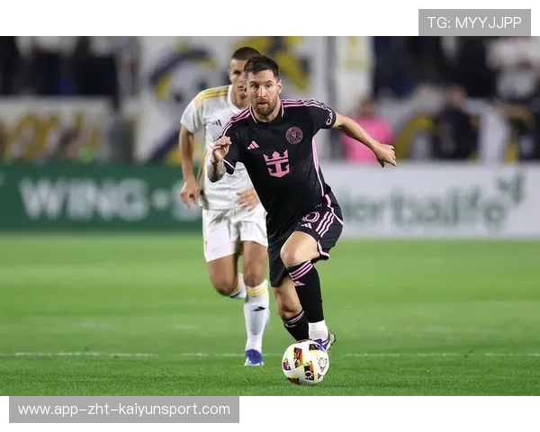 曼城盯梅西式灵巧操控：攻防之间的完美平衡