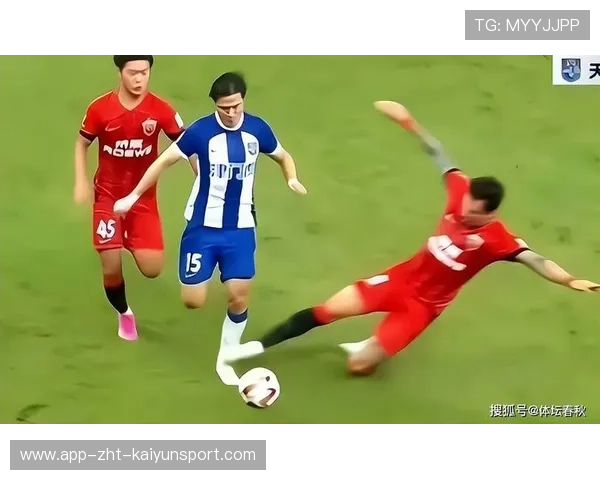 萨利巴中场附近精准铲球阻断反击