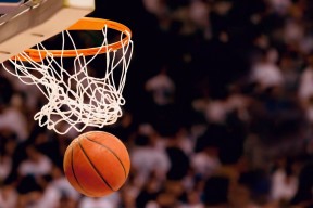 KAIYUNAPP-球员在赛后接受媒体采访谈及球队目标与责任，球员们在赛场上展现