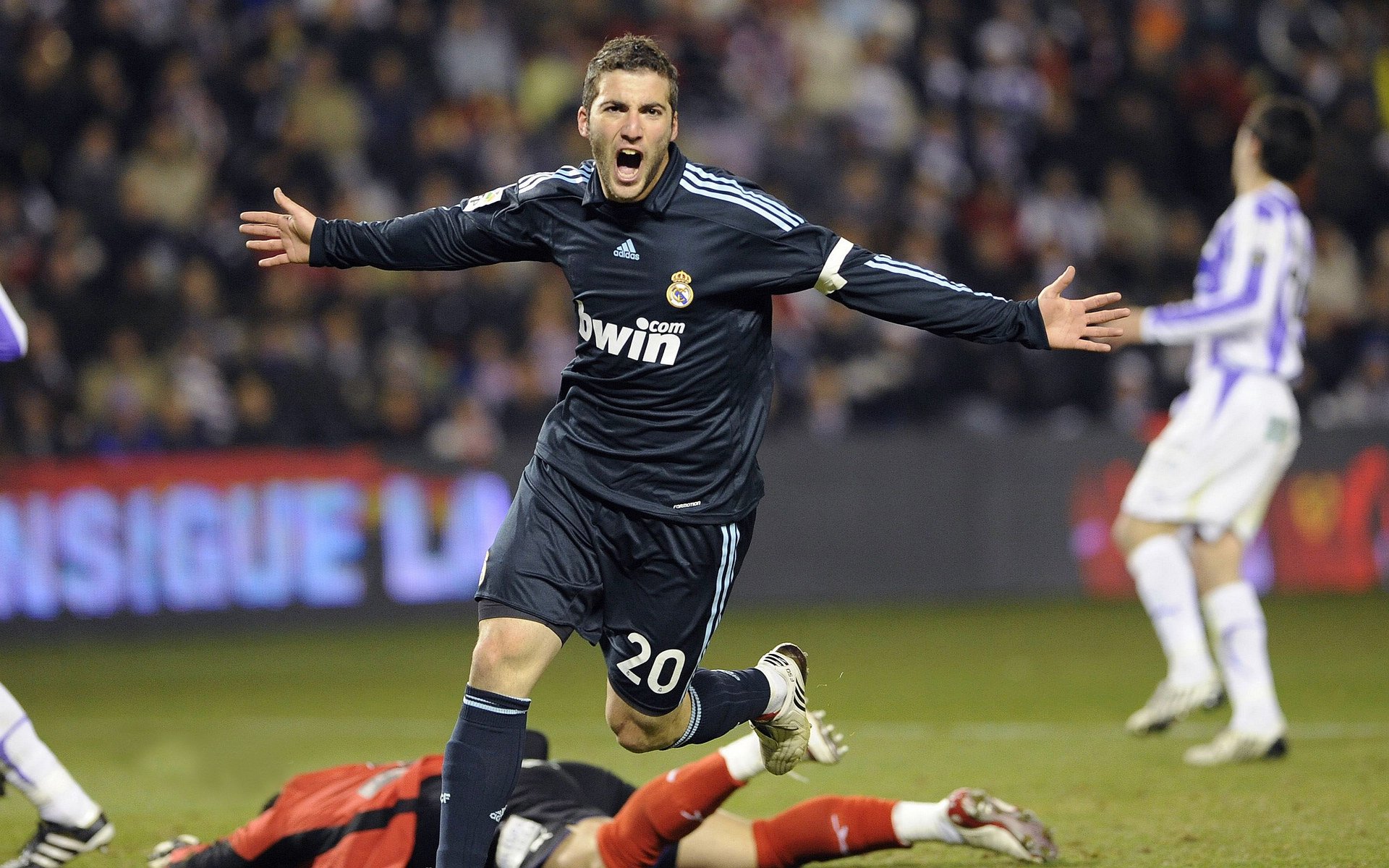 姆巴佩+哈兰德？西媒曝皇马欲组梦幻攻击组，背后暗藏卖人谜局