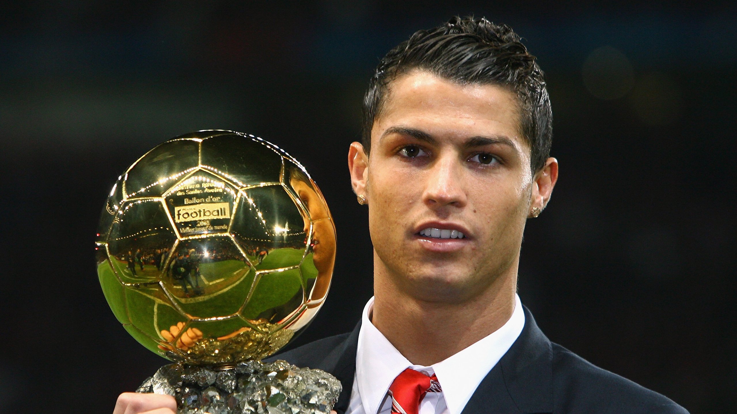 巴萨推进买断英超神锋!但1400万薪资得降,他愿意?,巴萨卖掉的巨星